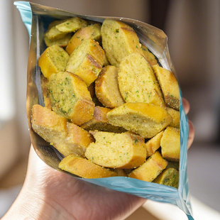 没想到这么好吃！蒜香面包片面包干脆片黄油烧烤烘烤法棍切片面包