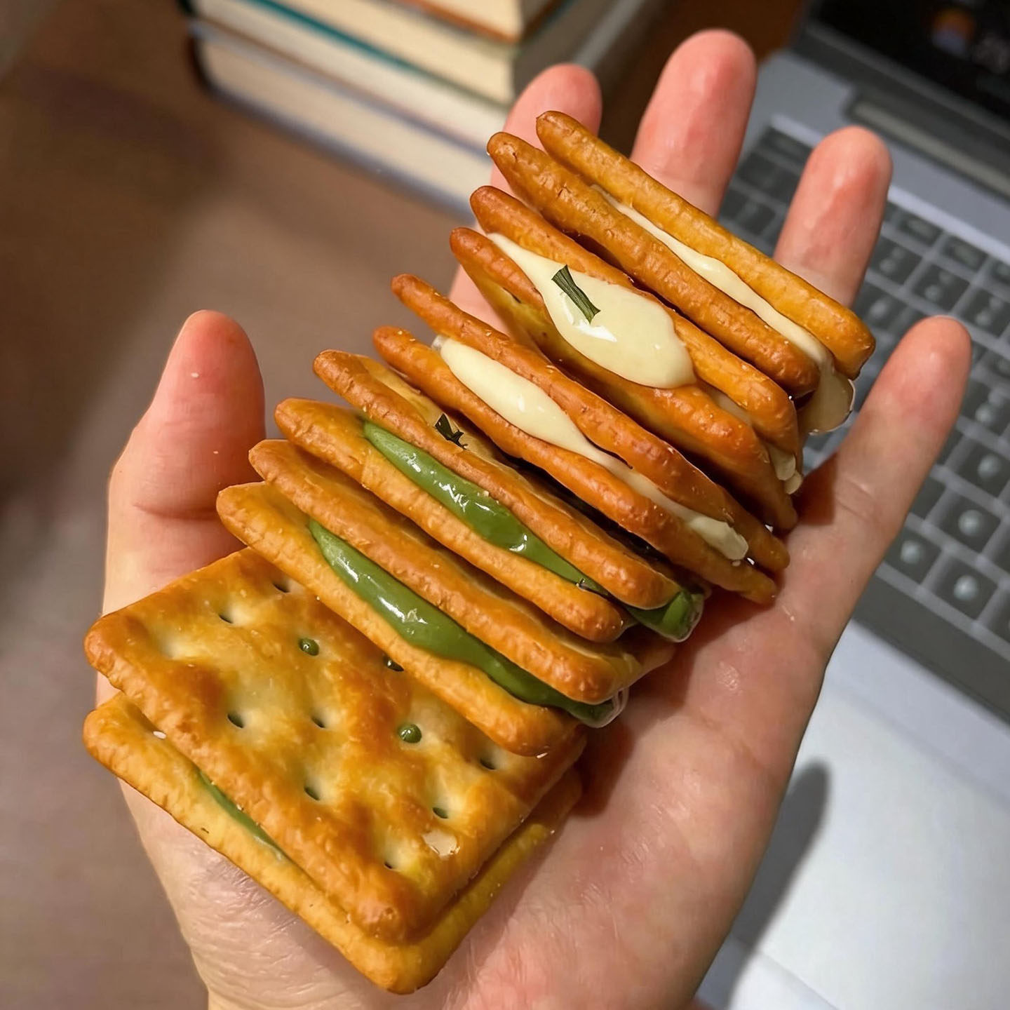 忍不住分享~手撕牛轧饼夹心饼干牛扎台湾古早手工浓郁抹茶香浓