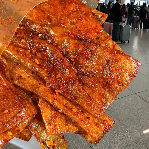 太费剧了！老式大辣片豆皮辣条