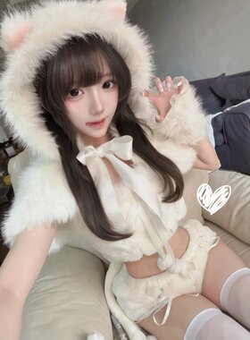 可爱少女甜美减龄毛绒绒蕾丝边吊带上衣设计感短裤兔耳朵披肩套装