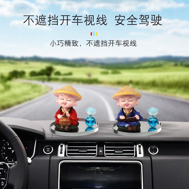 创意摇头小和尚汽车摆件车载香薰花可爱摇头O小和尚卡通公仔香薰
