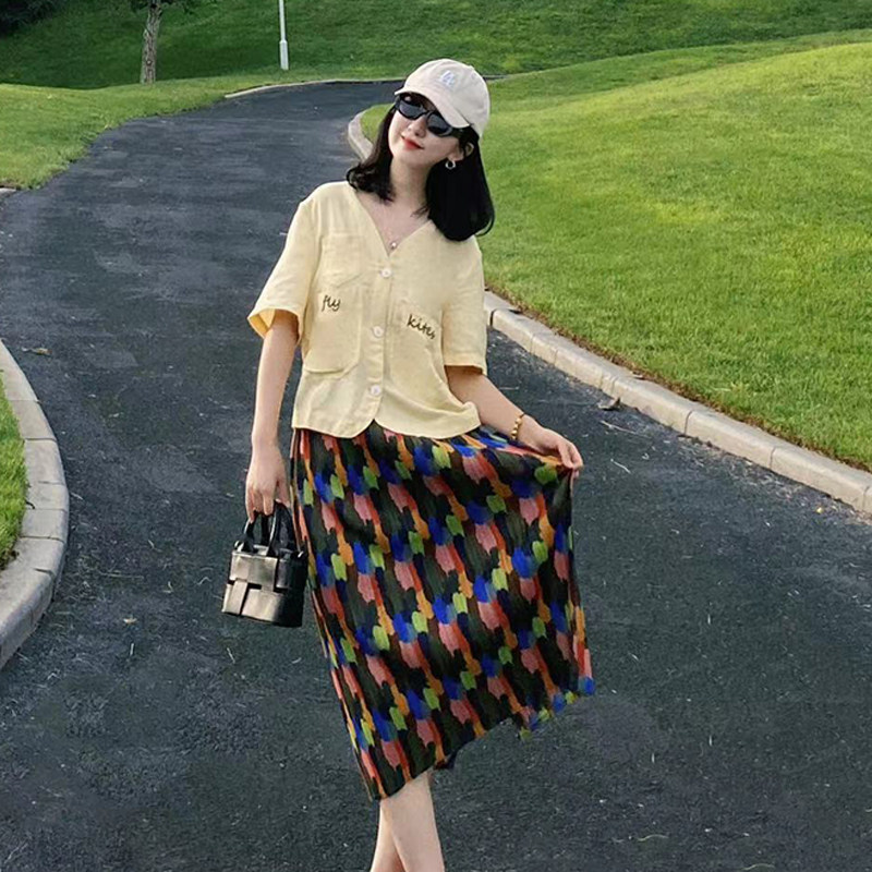 白目自女装半身裙女2024夏季新款[表情系列]松紧腰迷彩百褶中长裙