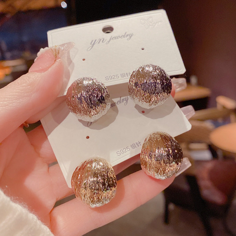 东大门时尚金属纹理小耳圈女s925银针网红个性正在分手中同款耳环,饰品/流行首饰/时尚饰品新,耳钉,淘宝优惠券,粉丝福利购,淘宝优惠卷