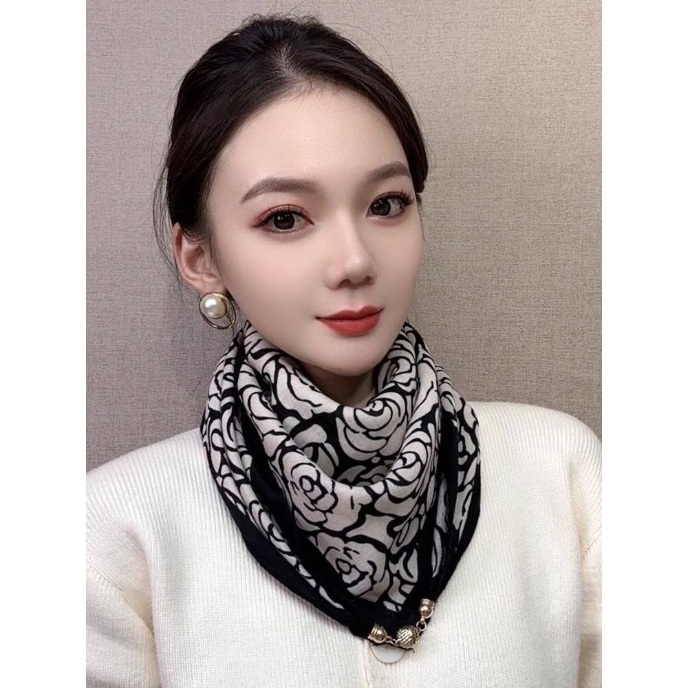 护颈磁吸扣围巾2025新款秋冬方巾女款三角丝巾披肩高级感防风围脖