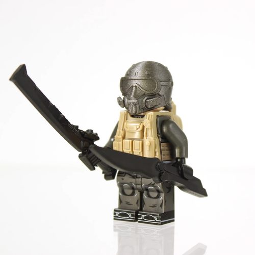 适用乐高地铁逃生七级甲积木人仔鼠老板模型和平精英吃鸡武器玩具