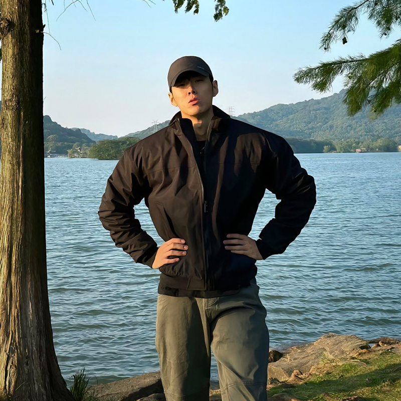 黑色立领短款羽绒服男