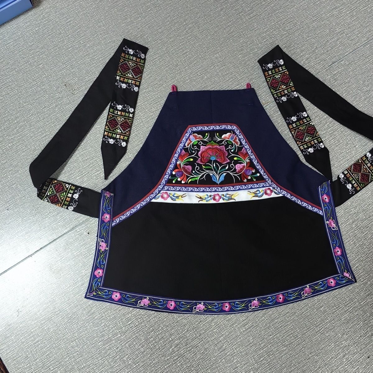 贵州布依族绣花围腰少数民族少数民族围裙围腰带新款年轻