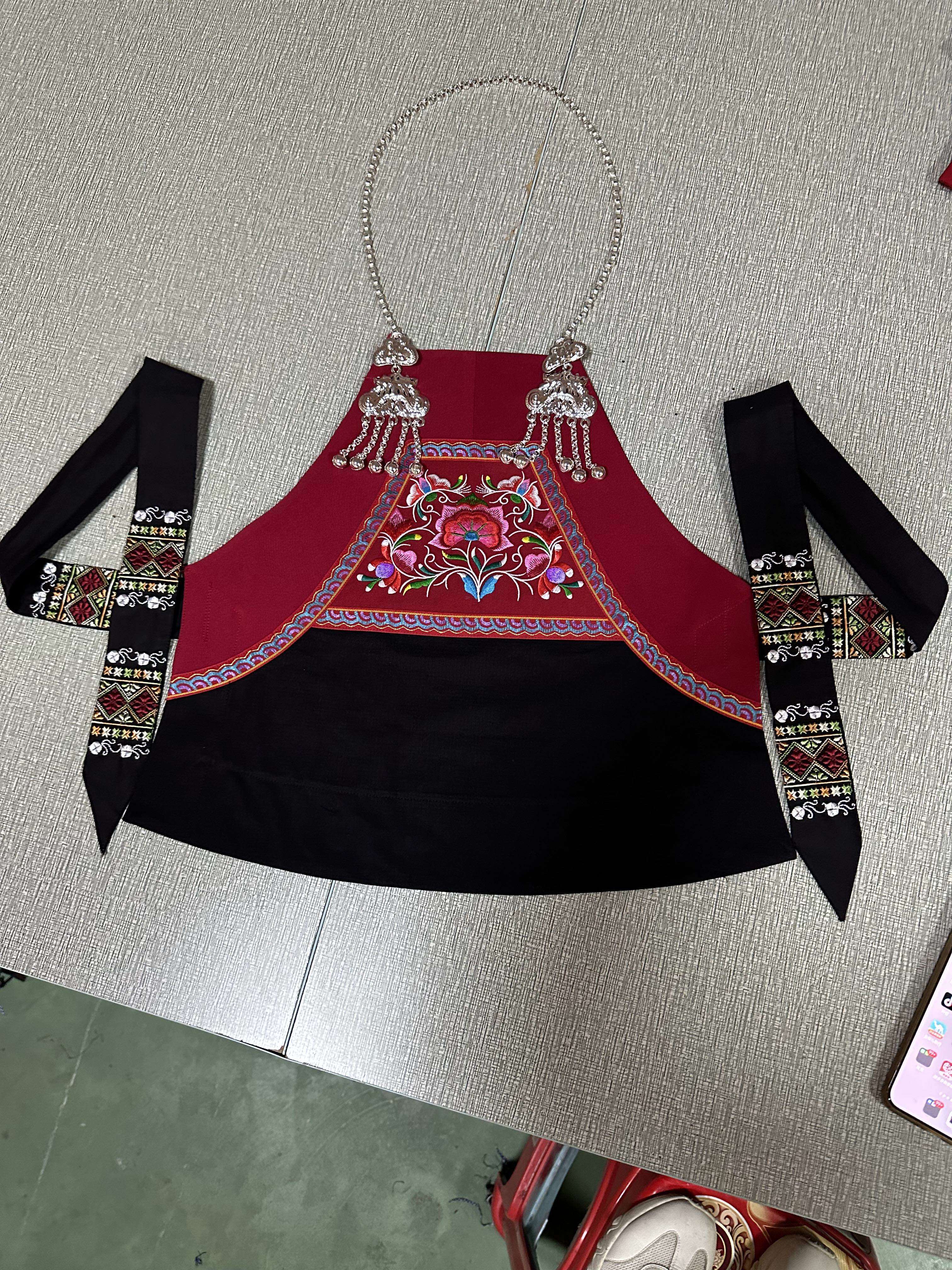 贵州布依族绣花围腰少数民族杜兜少数民族围裙围腰带新款刺绣