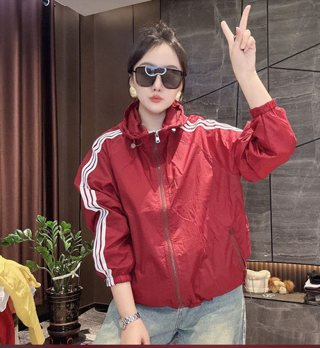 2026年春夏季款韩版三条杠时尚减龄连帽防晒百搭开衫双面穿外套女