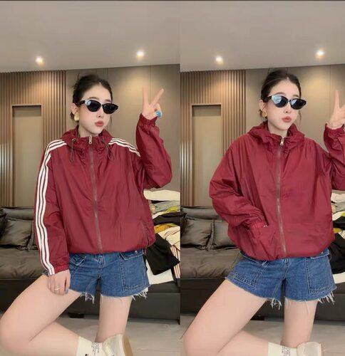 2026年春夏季款韩版三条杠时尚减龄连帽防晒百搭开衫双面穿外套女