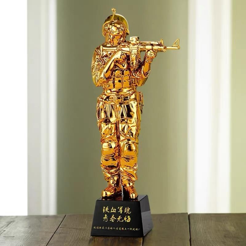 退伍军人纪念品送战友八一礼物兄弟老兵退役聚会留念金人模型摆件
