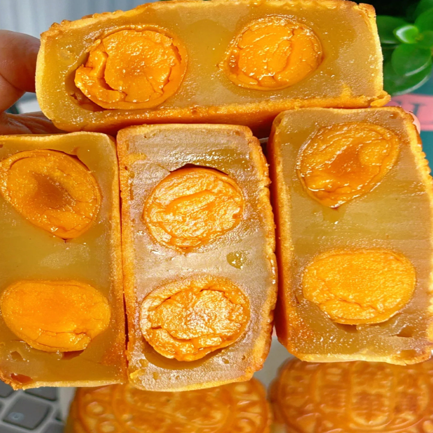 蛋黄莲蓉月饼广式双黄蛋传统酒家正宗老式五仁散装中秋节黑豆沙