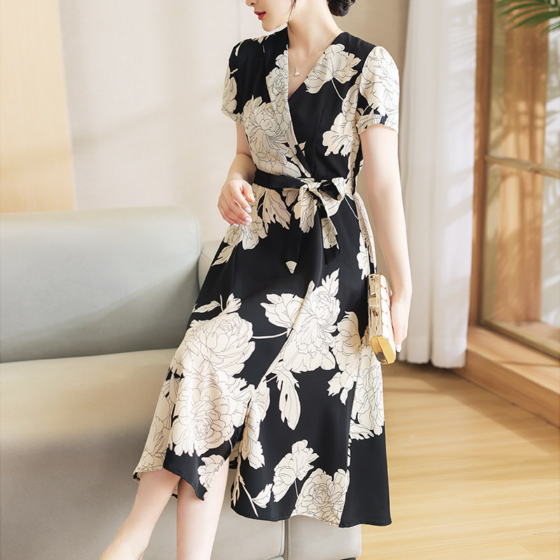 绸缎面料妈妈装洋气夏装连衣裙2024新款中老年女高贵短袖裙子过膝