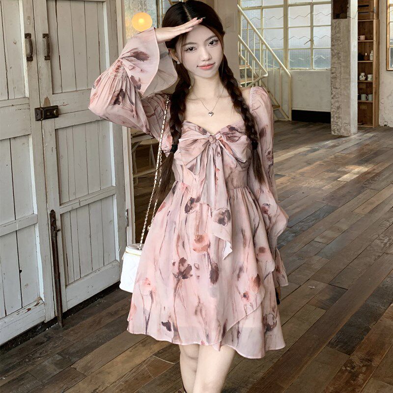 大码微胖mm法式碎花长袖连衣裙女春秋季高级感小个子粉色抹胸短裙