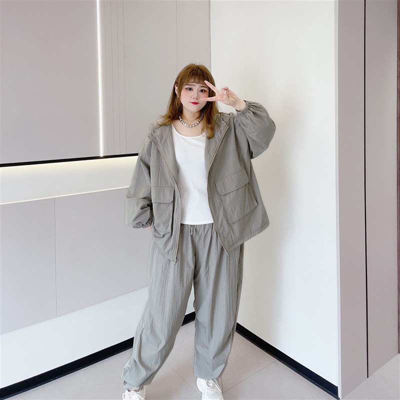 胖莹莹大码女装240斤胖m休闲运动时尚户外工装连帽外套阔腿束腿裤
