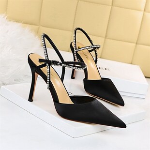 黑色凉鞋包头2023年新款女宴会细跟缎面尖头夏季水钻高跟鞋后绊带