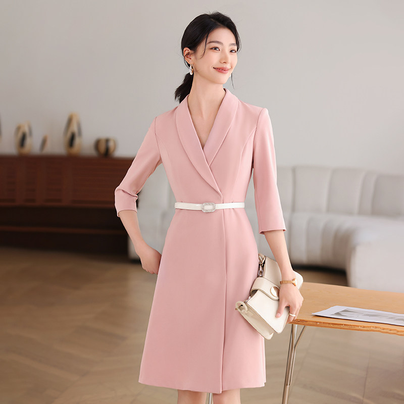 高级感粉色西装连衣裙女气质职业主持人正装播音上镜服装2024新款
