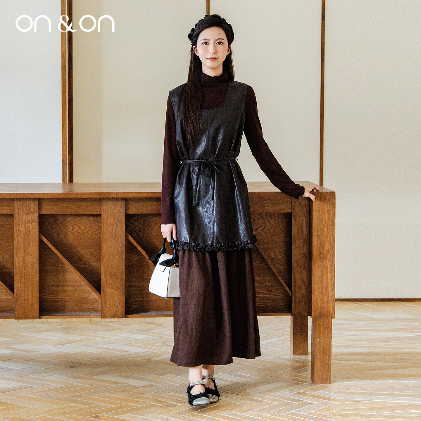 ON＆ON/安乃安2025冬季新款法式复古针织打底衫+收腰系带皮