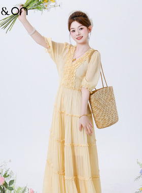 ON＆ON/安乃安2025秋季新款法式V领轻奢木耳边气质减龄度假连衣裙
