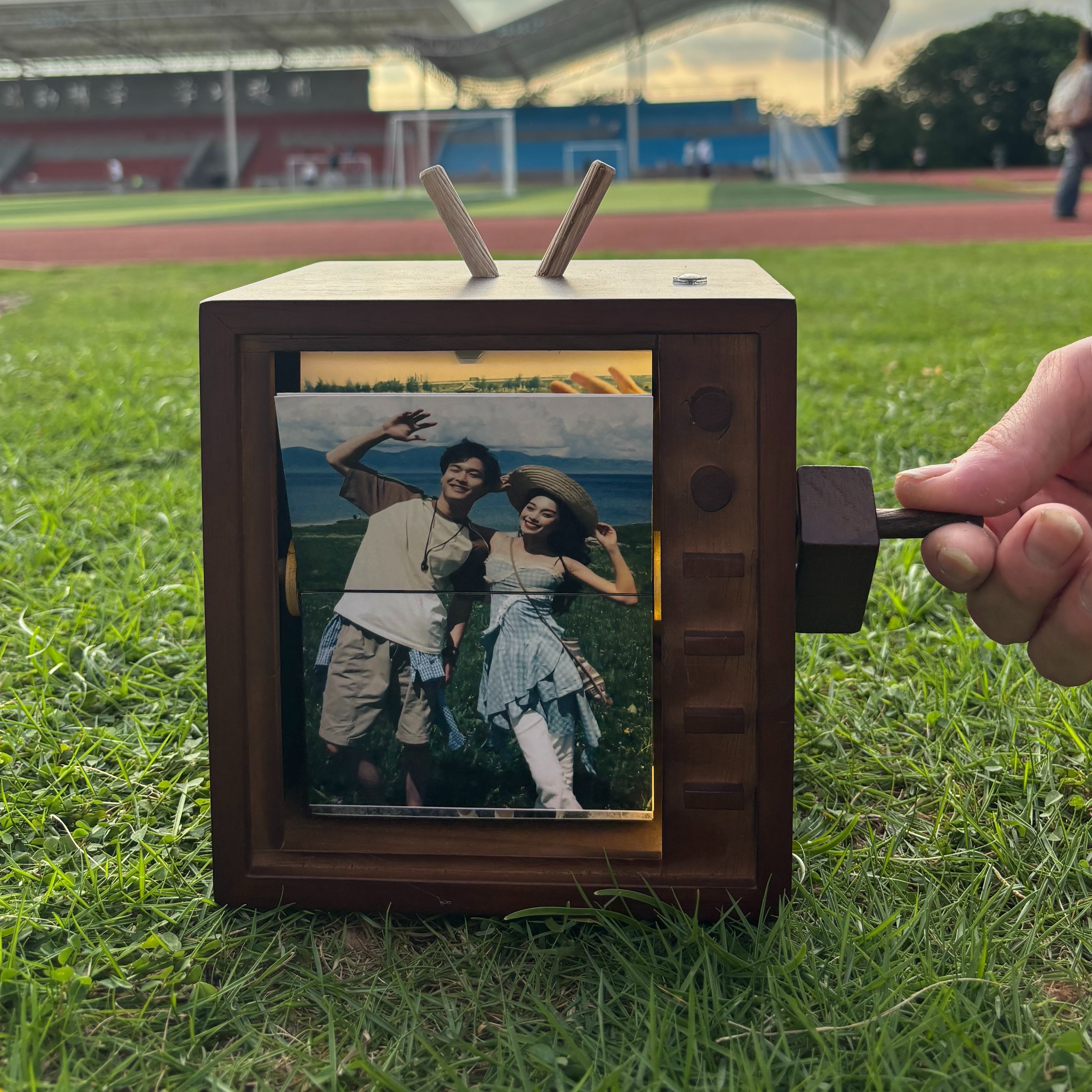 手摇动画机实木定制复古电视生日结婚情人节女朋礼物学生毕业礼物