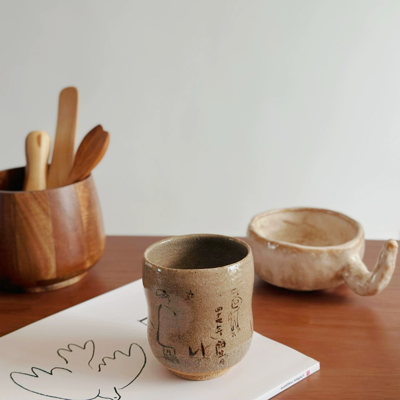 日本古美术作家器 手捏粗陶茶杯手握人物画片雅致诗集纪念主人杯