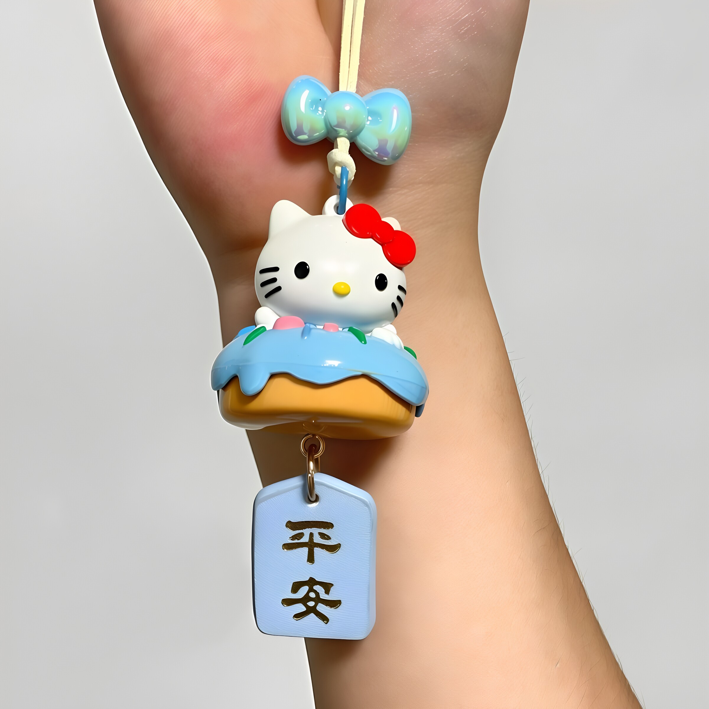 可爱甜甜圈kitty汽车挂件2026新款车载车内饰品挂坠平安后视镜