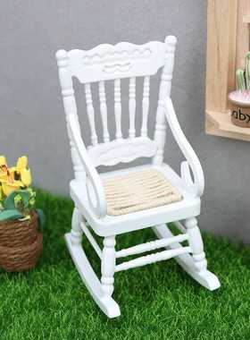 新款直销1:12娃娃屋dollhouse迷你家具模型食玩 白色编织摇椅带扶