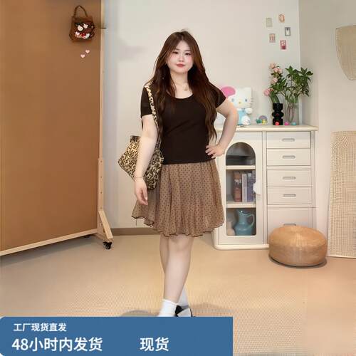 大码新款咖色大U领正肩显瘦短袖T恤微胖MM百搭波点网纱蓬蓬裙套装