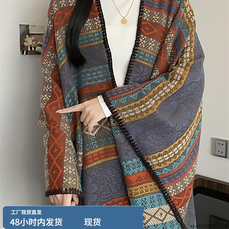 今年流行的爆款女装极简高级感穿搭2025冬覆古民族风披肩外搭斗篷