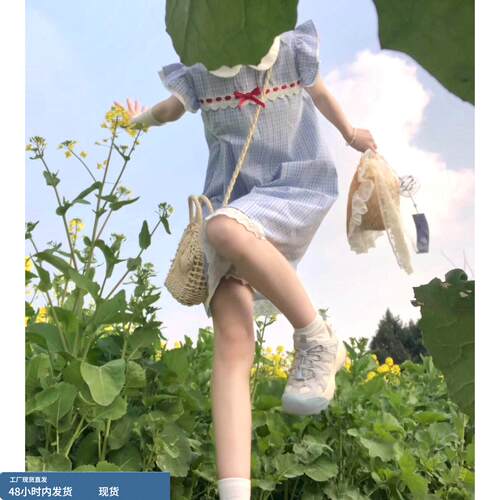 减龄蓝色格子娃娃领小飞袖连衣裙子女夏季清纯甜美小个子度假短裙