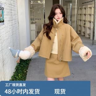 韩系穿搭卡其色羊羔毛拼接派克羽绒服套装女秋冬巨好看短裙两件套