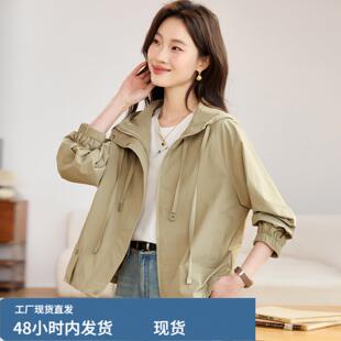 50多岁妈妈春装外套2026新款时尚洋气薄款连帽休闲女士夹克上衣潮