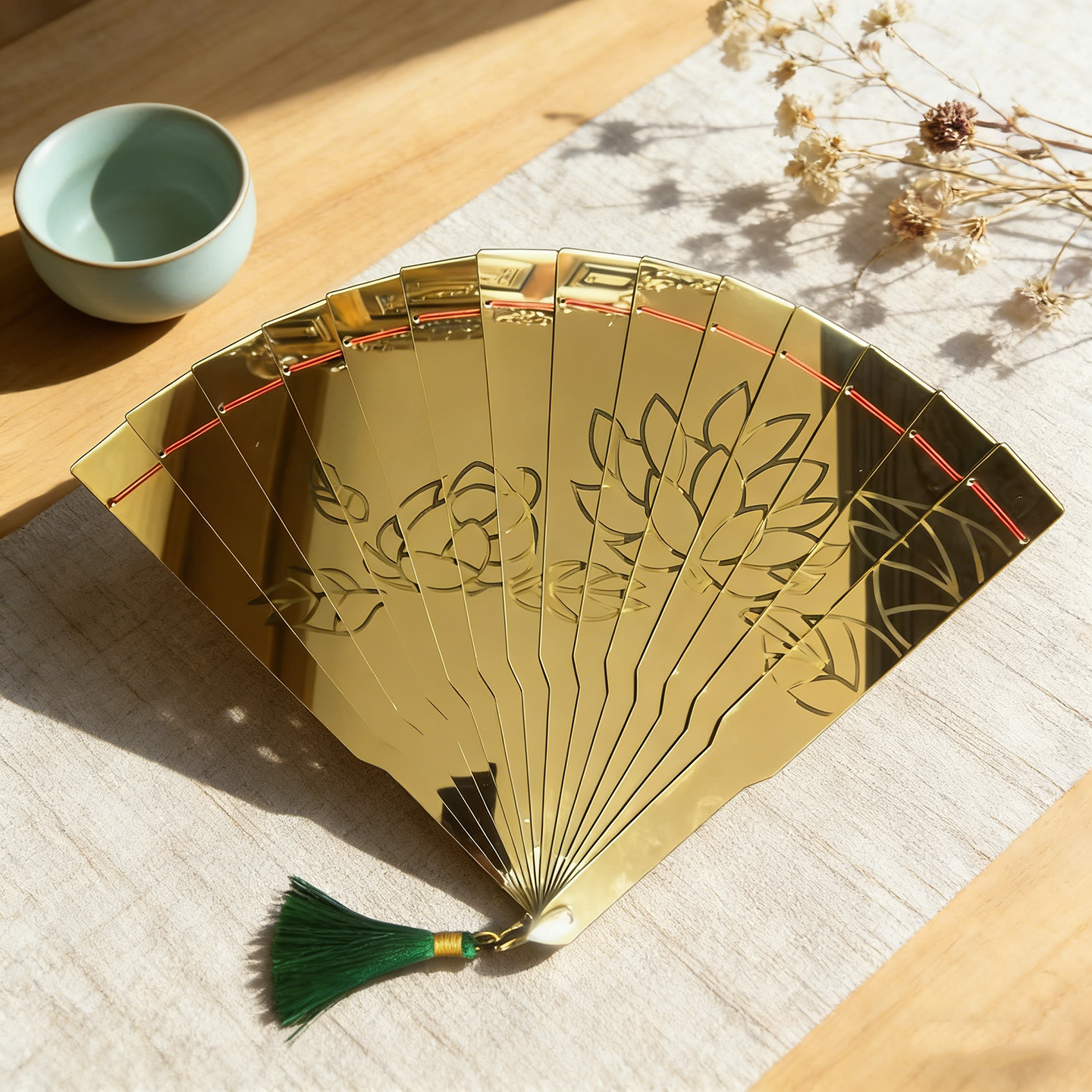 童磨扇子COS鬼灭之刃同款周边金色折扇亚克力雕刻莲花道具服假发