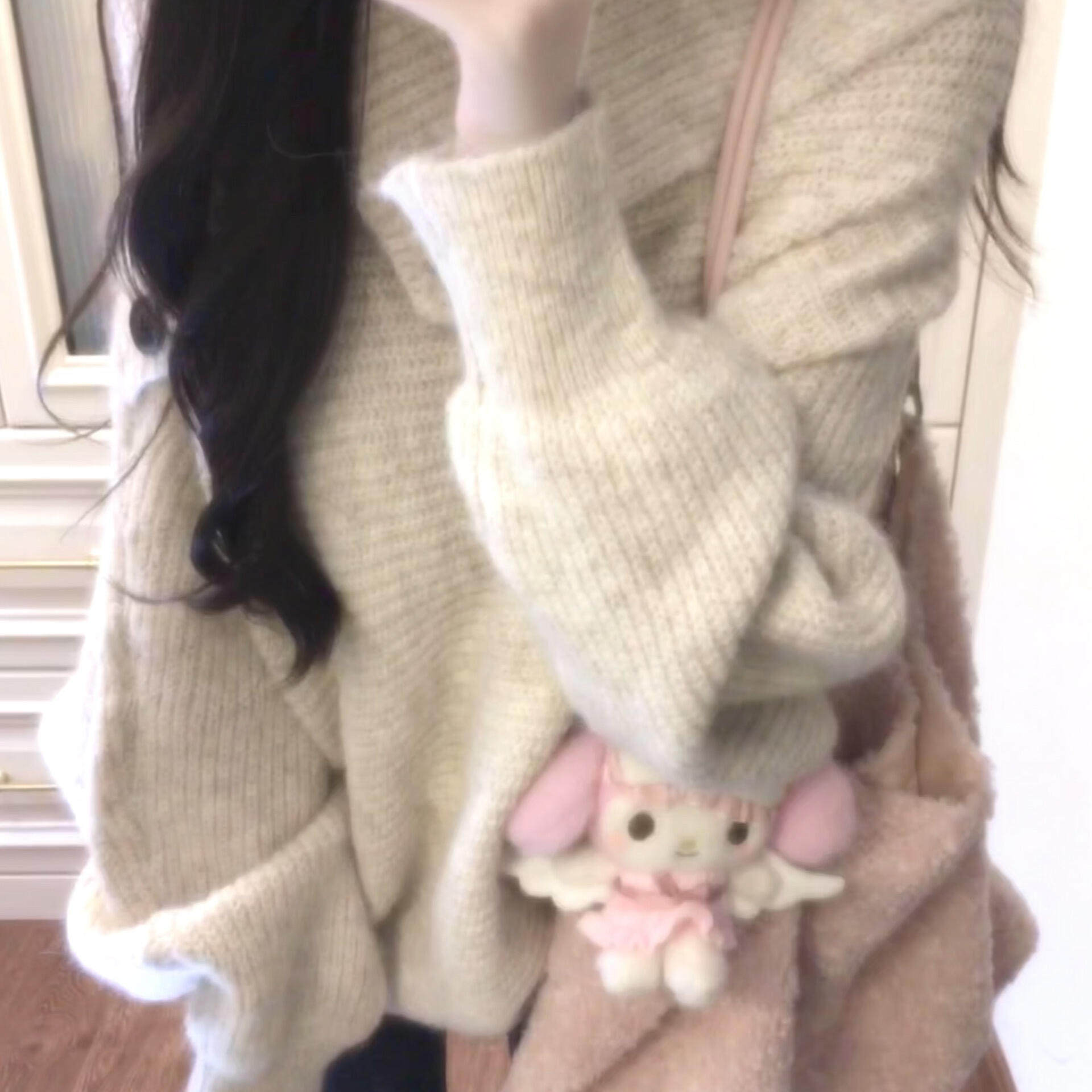 韩系软糯慵懒风一字肩毛衣女2025冬季新款宽松小众高级感针织上衣