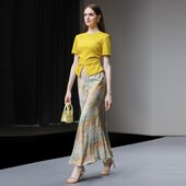 显瘦T恤高腰包臀鱼尾裙凸显臀线气质半裙套装 2025夏新款 绣花短袖