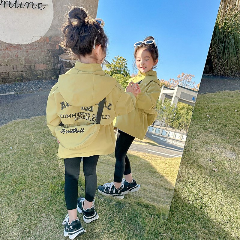 女童春秋季连帽外套2024新款洋气儿童春装风衣中小童春季冲锋衣潮