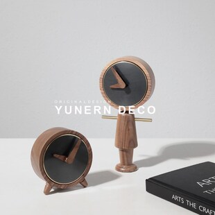 简约现代样板间书房艺术钟表摆件客厅儿童房桌面胡桃木台钟装 饰品