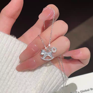 马上有钱贝母吊坠项链新款轻奢高级感颈链小众女款2026本命年礼物