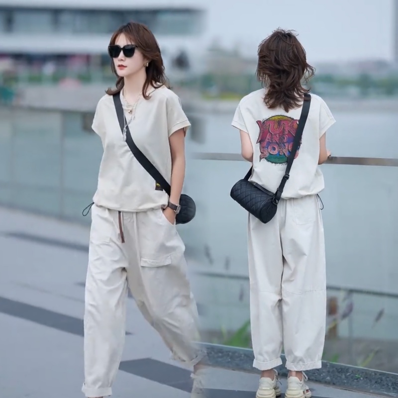 休闲简约显瘦穿搭减龄套装女