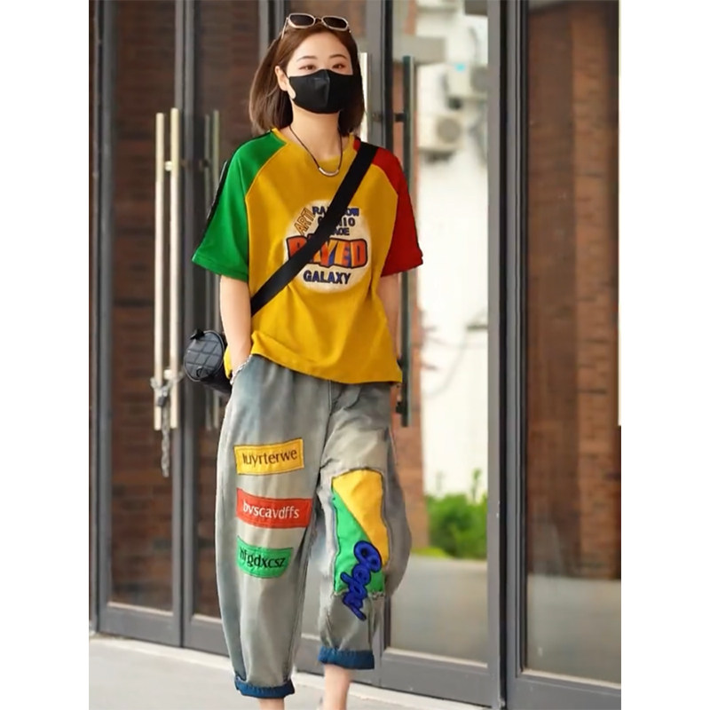洋气时尚两件套装女2026年夏新款袖子拼色印花短袖水洗牛仔哈伦裤