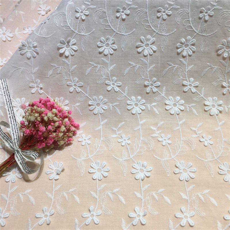 厂家直供棉布小花立体绣花布 女童装连衣裙鞋帽棉布刺绣绣花面料