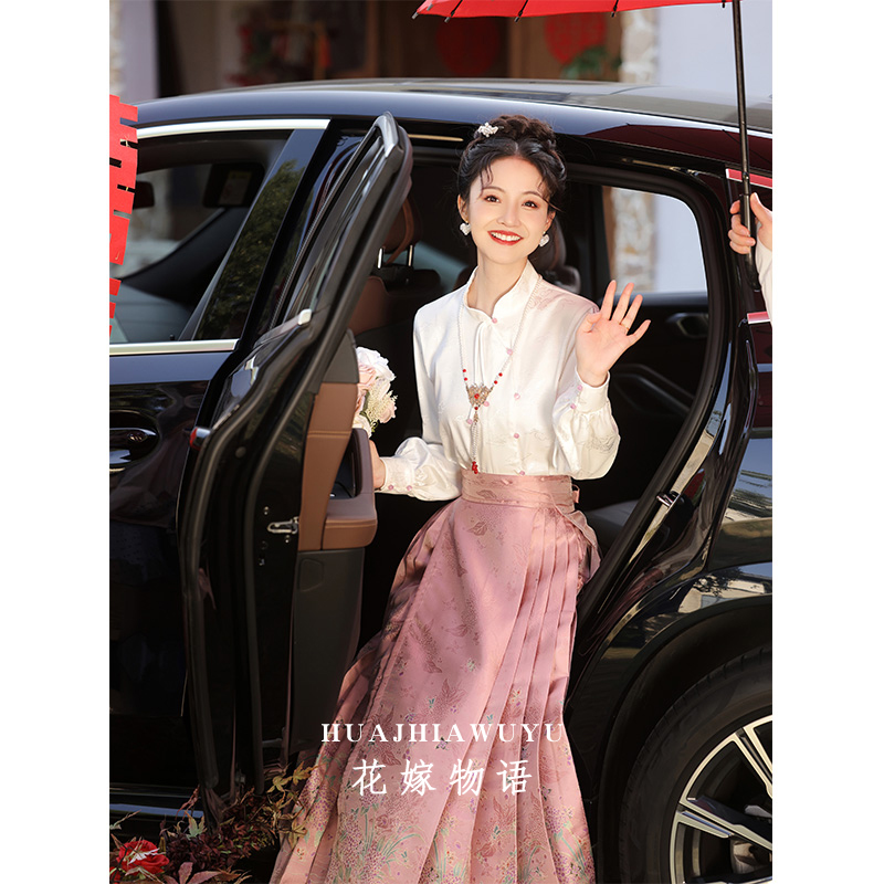 粉色订婚礼服2024新款马面裙敬酒服新娘回门服平时可穿女伴娘套装