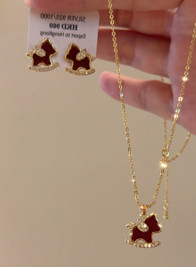 复古红色滴油小马耳钉女本命年生肖马新年项链轻奢高级感耳饰配饰