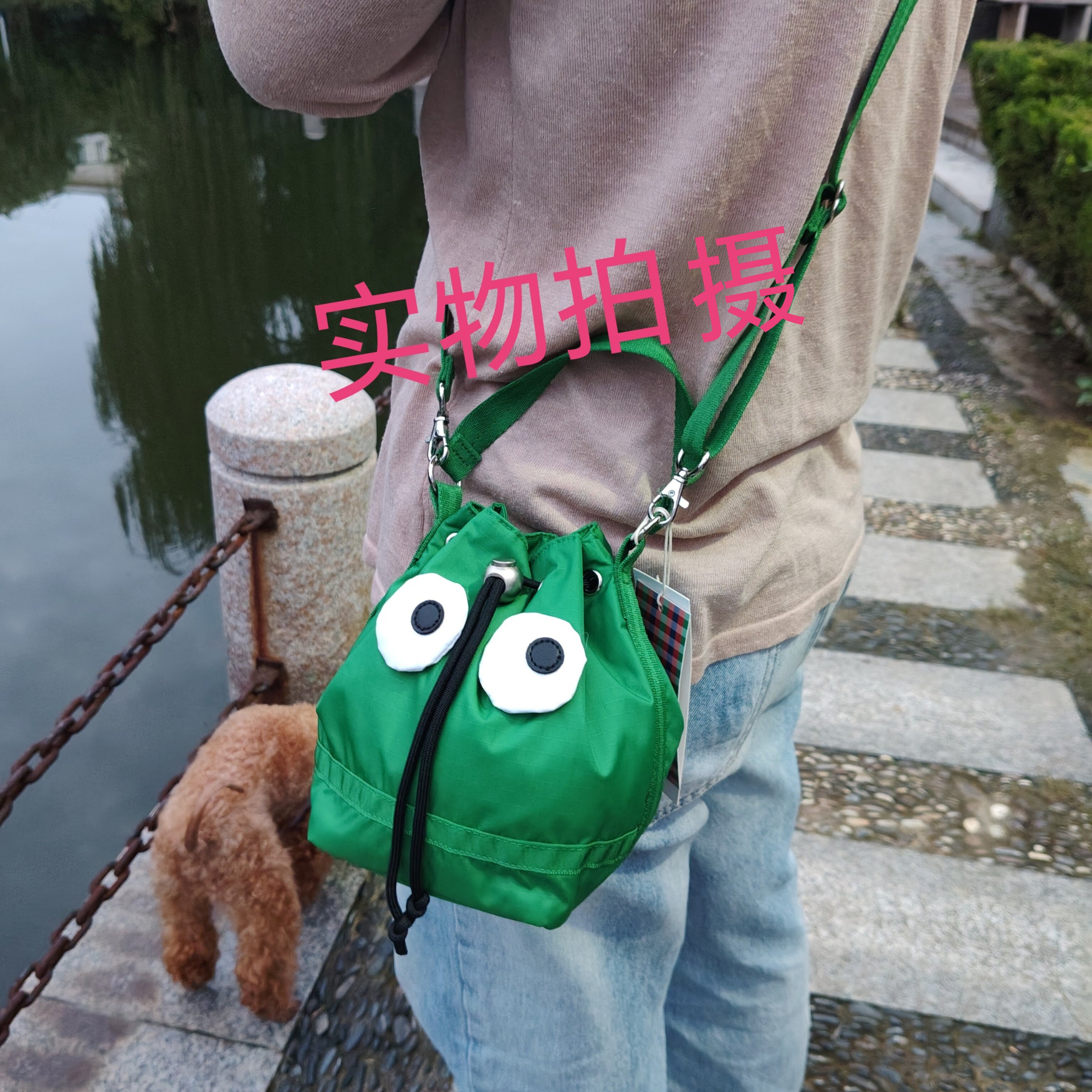 可爱绿色大眼睛水桶包 尼龙轻便手提小包 少女百搭斜挎包学生包包