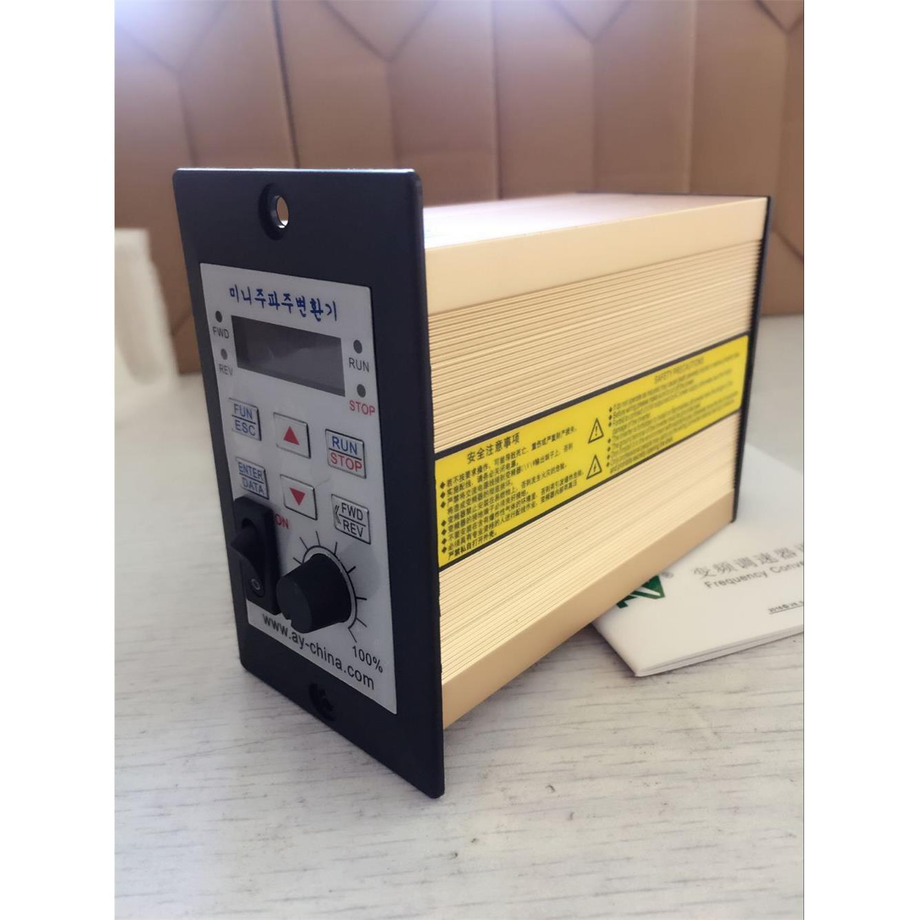 单进单出变频器400W 220V风机水泵变频器可免拆电容 AS02-4S