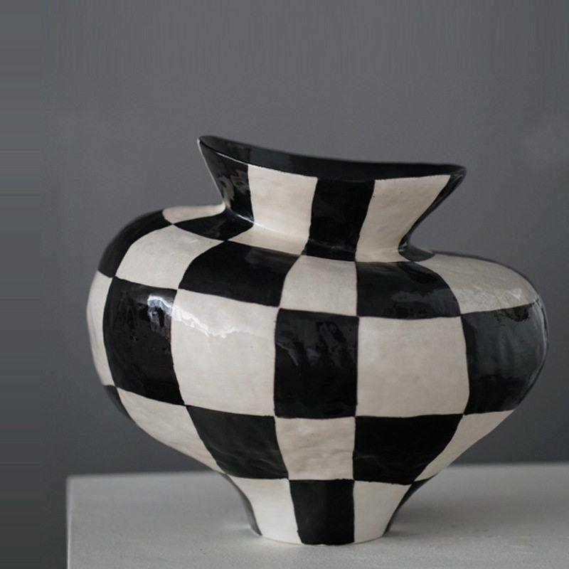 现代简约创意黑白棋格陶瓷花瓶样板间售楼处手绘陶罐花器软装饰品