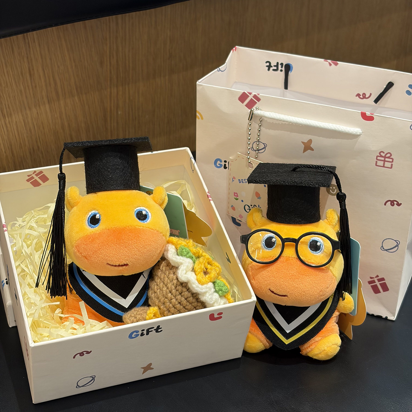 毕业礼物博士帽水豚噜噜送同学图片