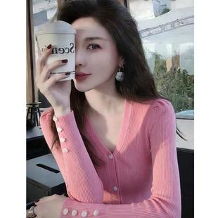 时尚优雅绝美玫瑰粉坑条v领长袖针织开衫女春季款高级感修身小衫