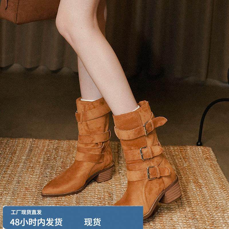 梨小七~皮带扣尖头粗跟显瘦骑士靴女时髦小众覆古绒面气质西部靴