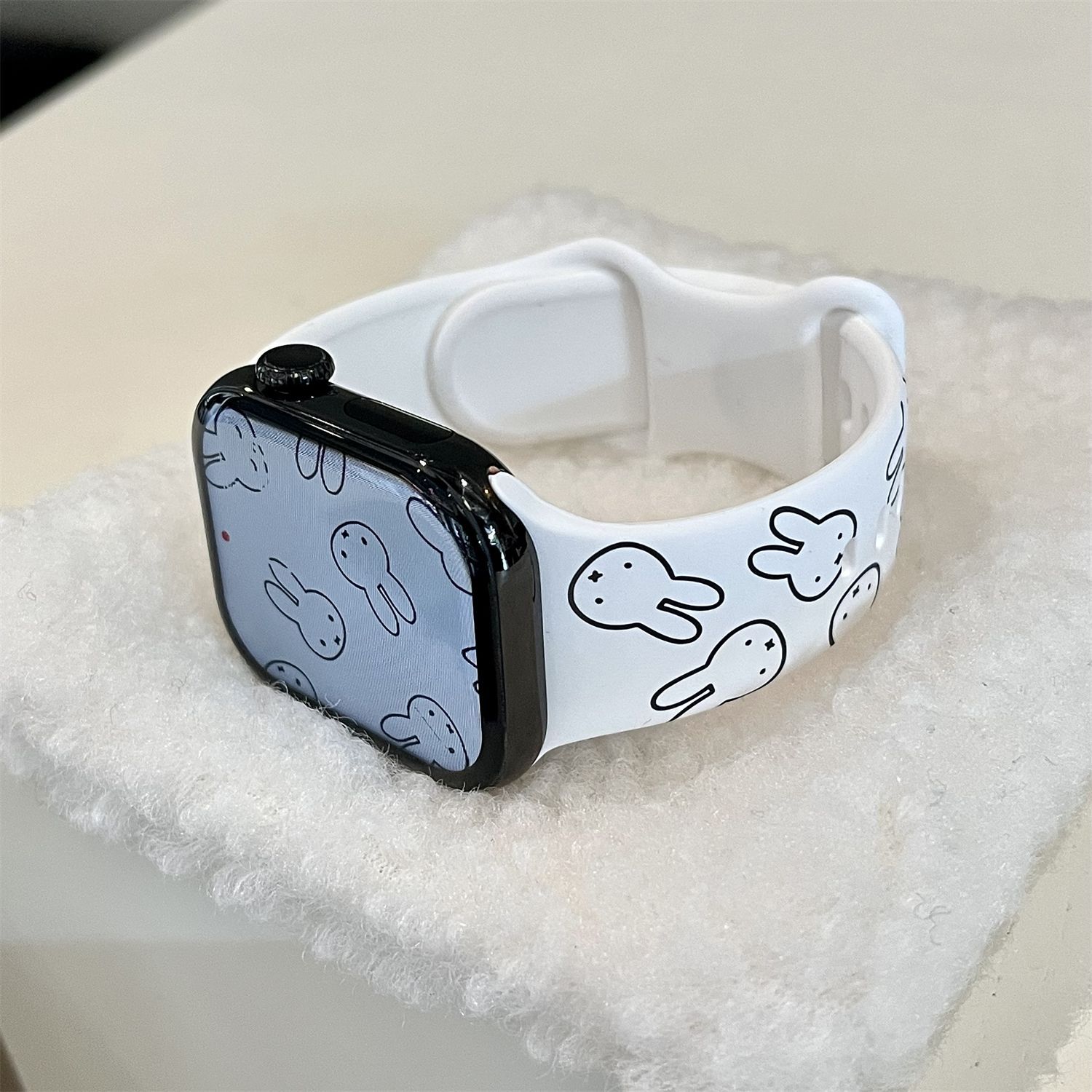适用米菲兔子适用苹果手表表带iwatchs/10/s9硅胶Apple运动2ultra